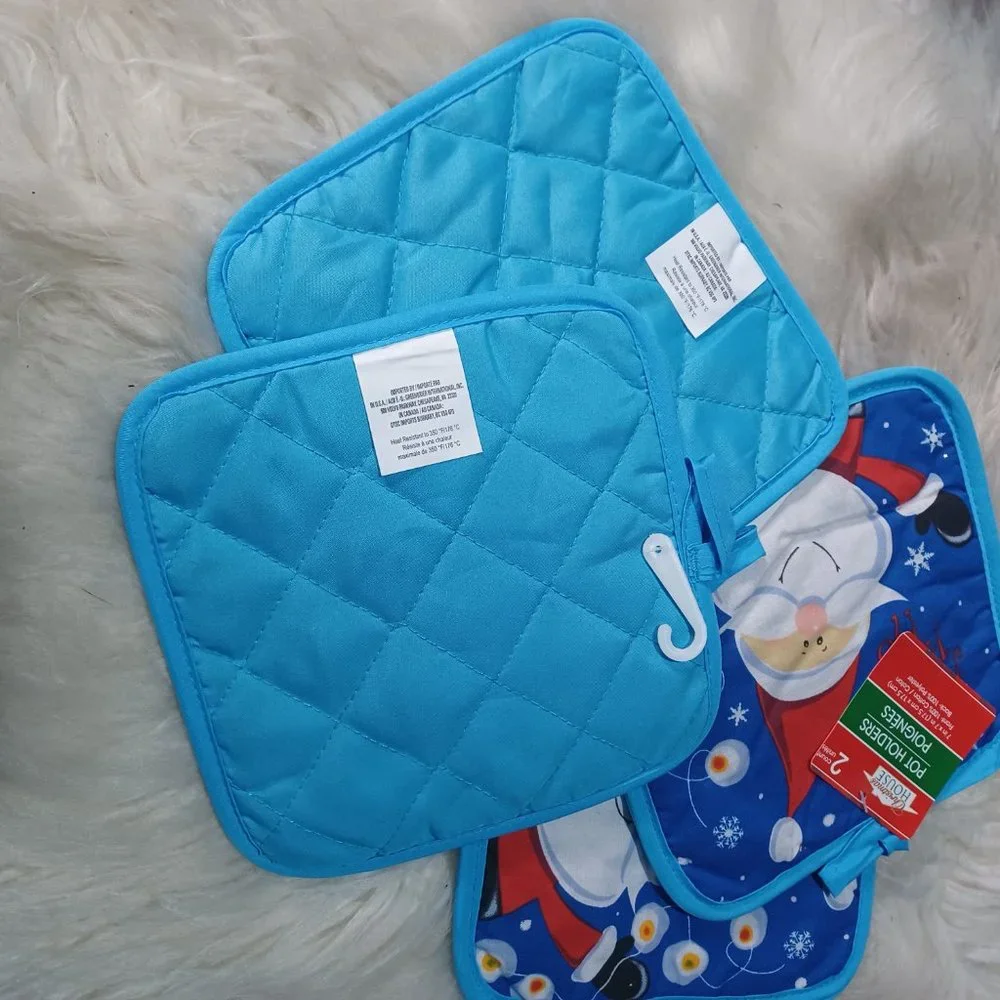 NWT Christmas House 4 pot holders Santa Claus 7-in x 7-in